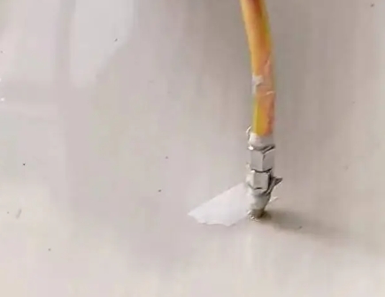 金安瓷砖空鼓维修公司专业解答在瓷砖铺贴过程中，如果使用的砂料过粗（如全部使用了粗砂），可能会导致以下问题